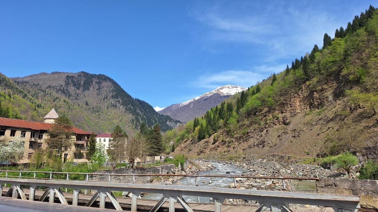 Guest House "Svaneti" Lentekhi Esterno foto