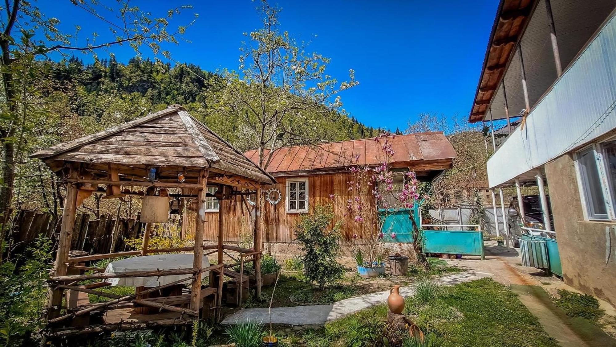 Guest House "Svaneti" Lentekhi Esterno foto