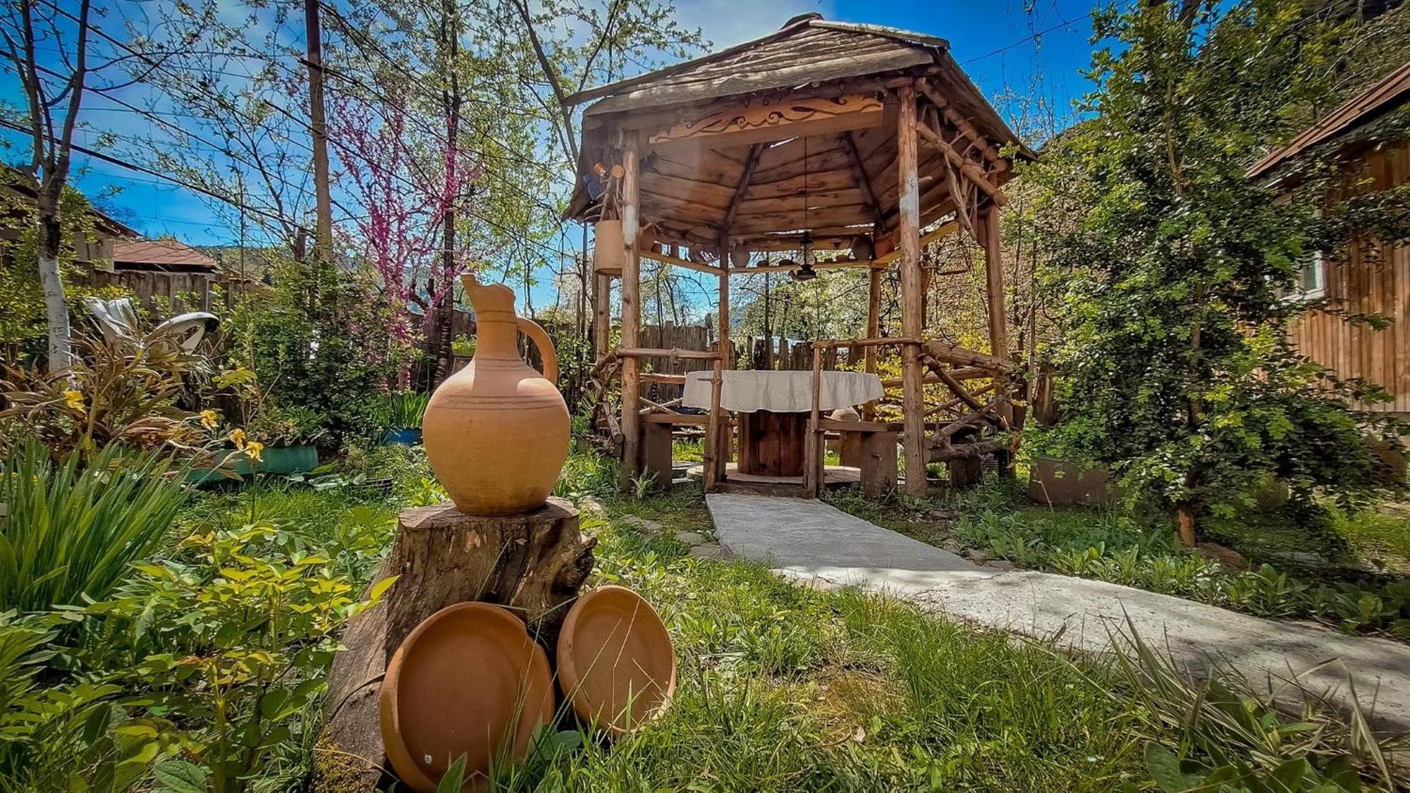Guest House "Svaneti" Lentekhi Esterno foto