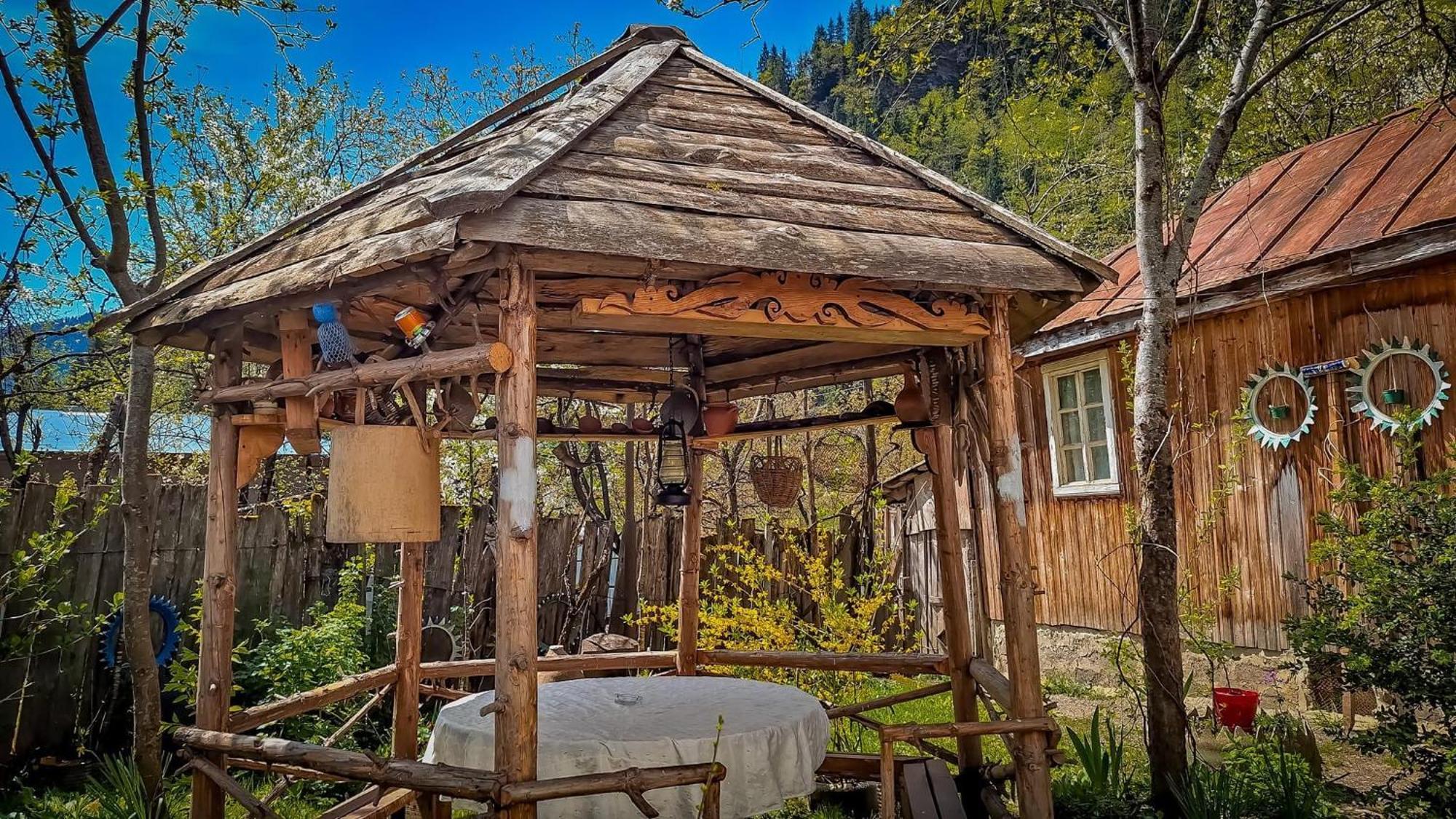 Guest House "Svaneti" Lentekhi Esterno foto